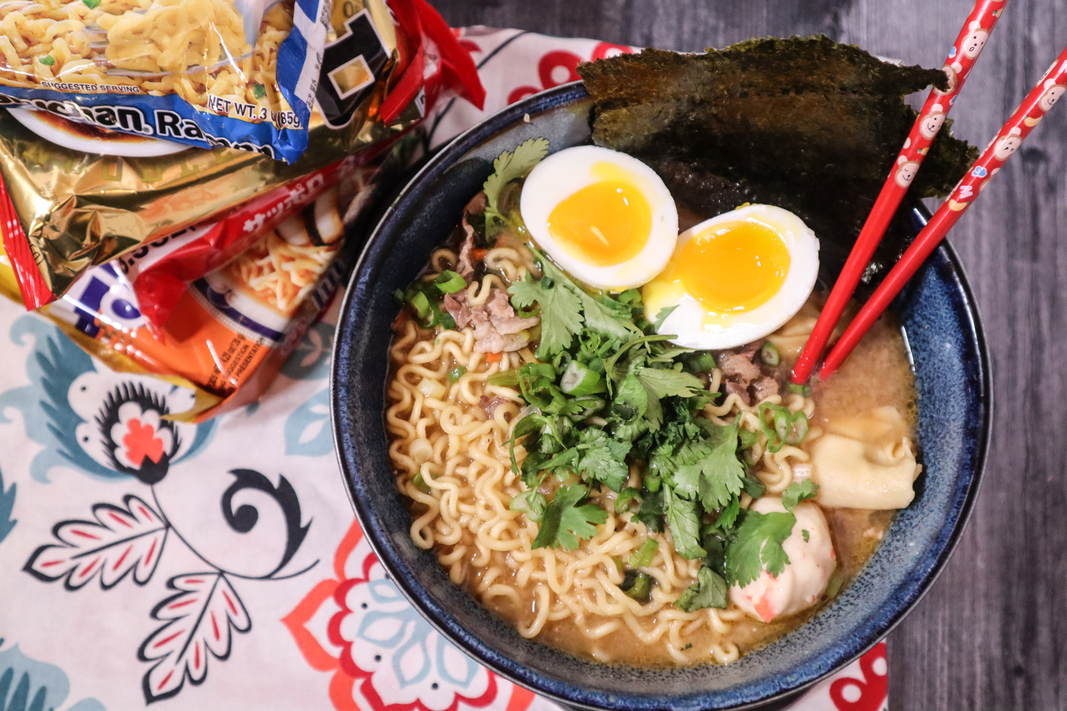 Cup Korean instant noodles Shin Ramyun - Spicy beef broth flavour